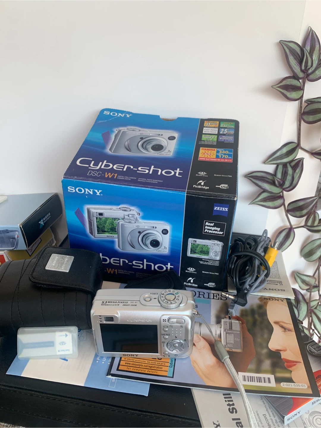 Sony Cyber-shot DSC-W1 Digital Camera - photo 2