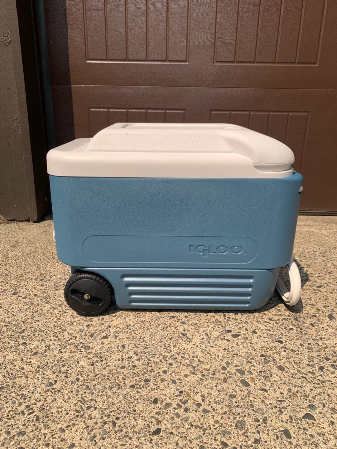 Igloo Cooler with Wheels