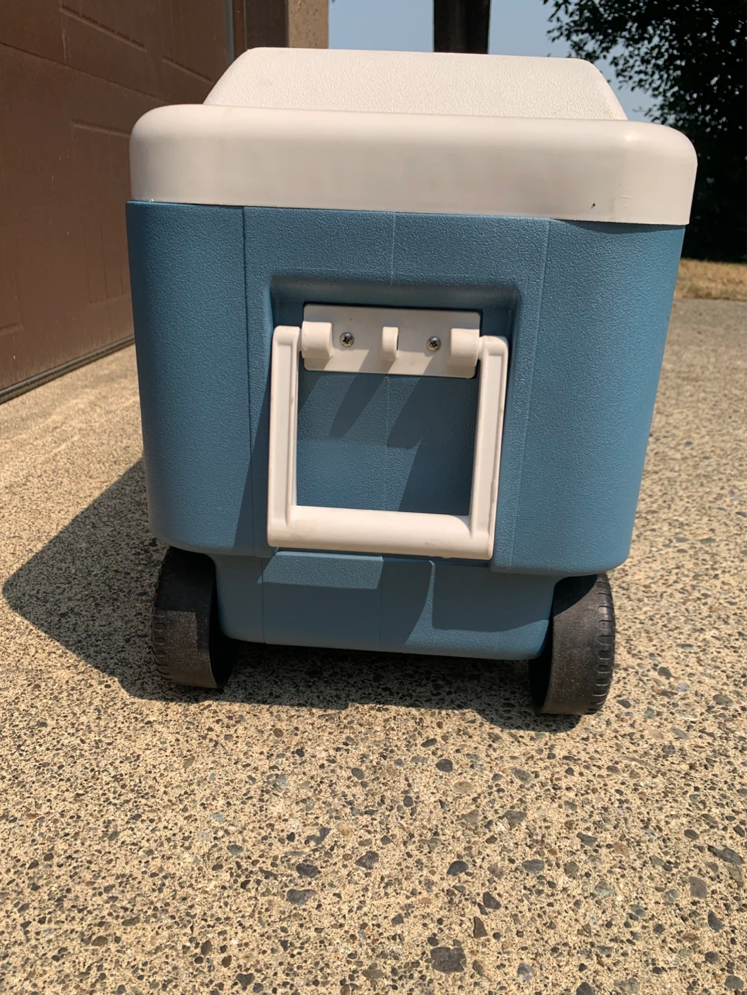 Igloo Cooler with Wheels - photo 2