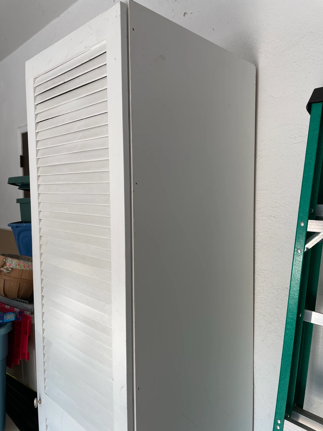 2 White Storage Cabinets with baskets $50 each or both for $80 - photo 5