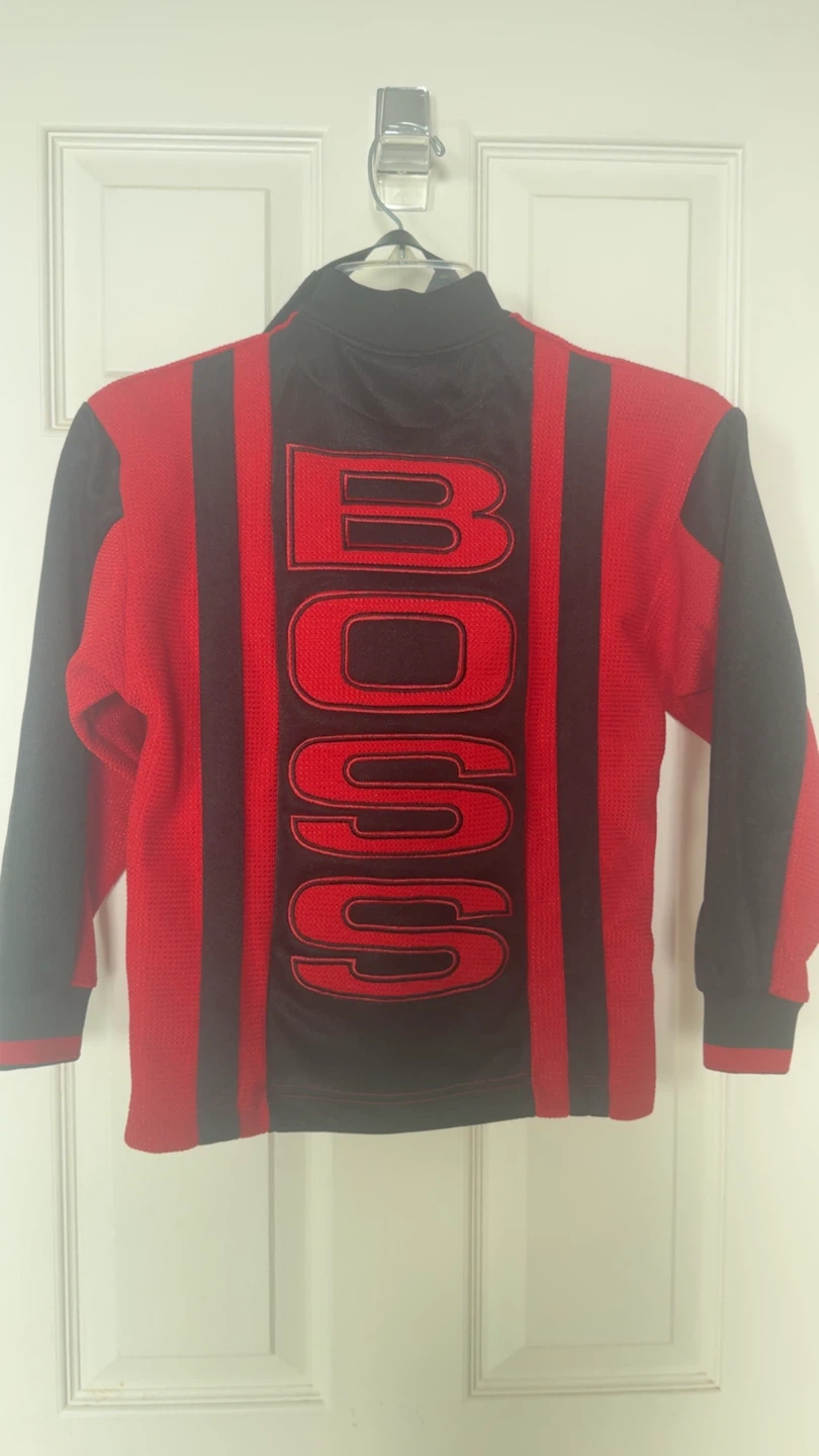 Kids BOSS shirt and Red lizard rock cap - photo 2