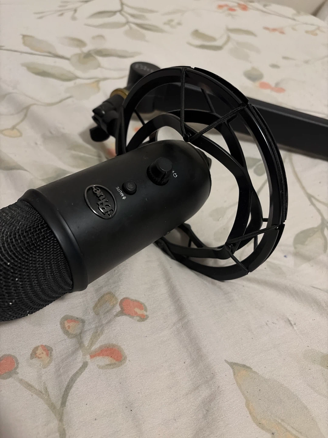 Blue Yeti Microphone with Boom Arm and Shock Mount - photo 2