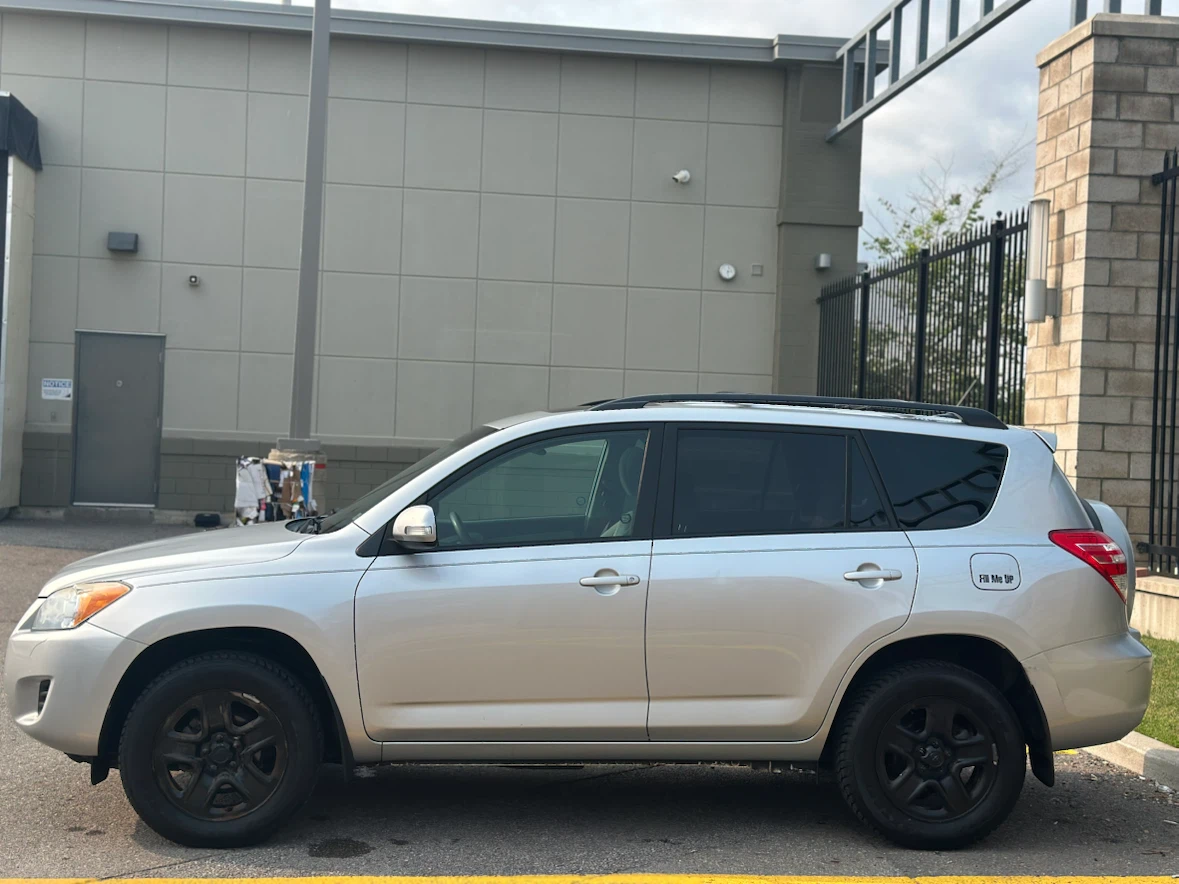 2011 Toyota Rav4 - photo 3