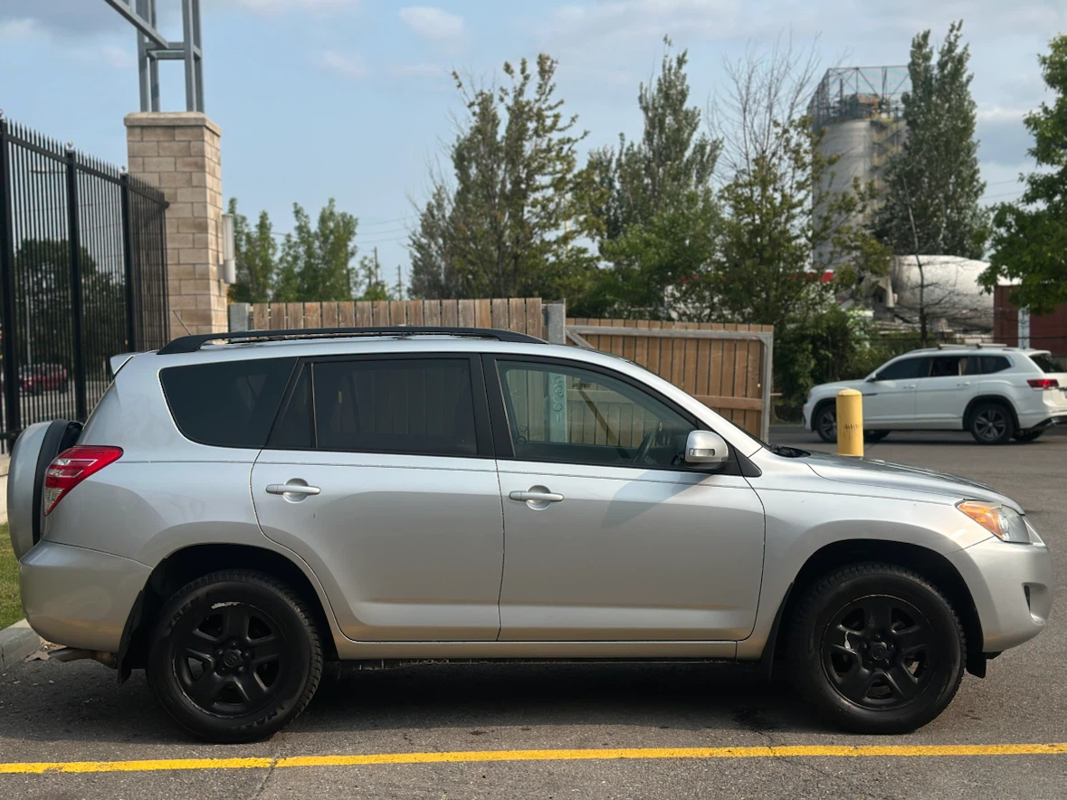 2011 Toyota Rav4 - photo 4
