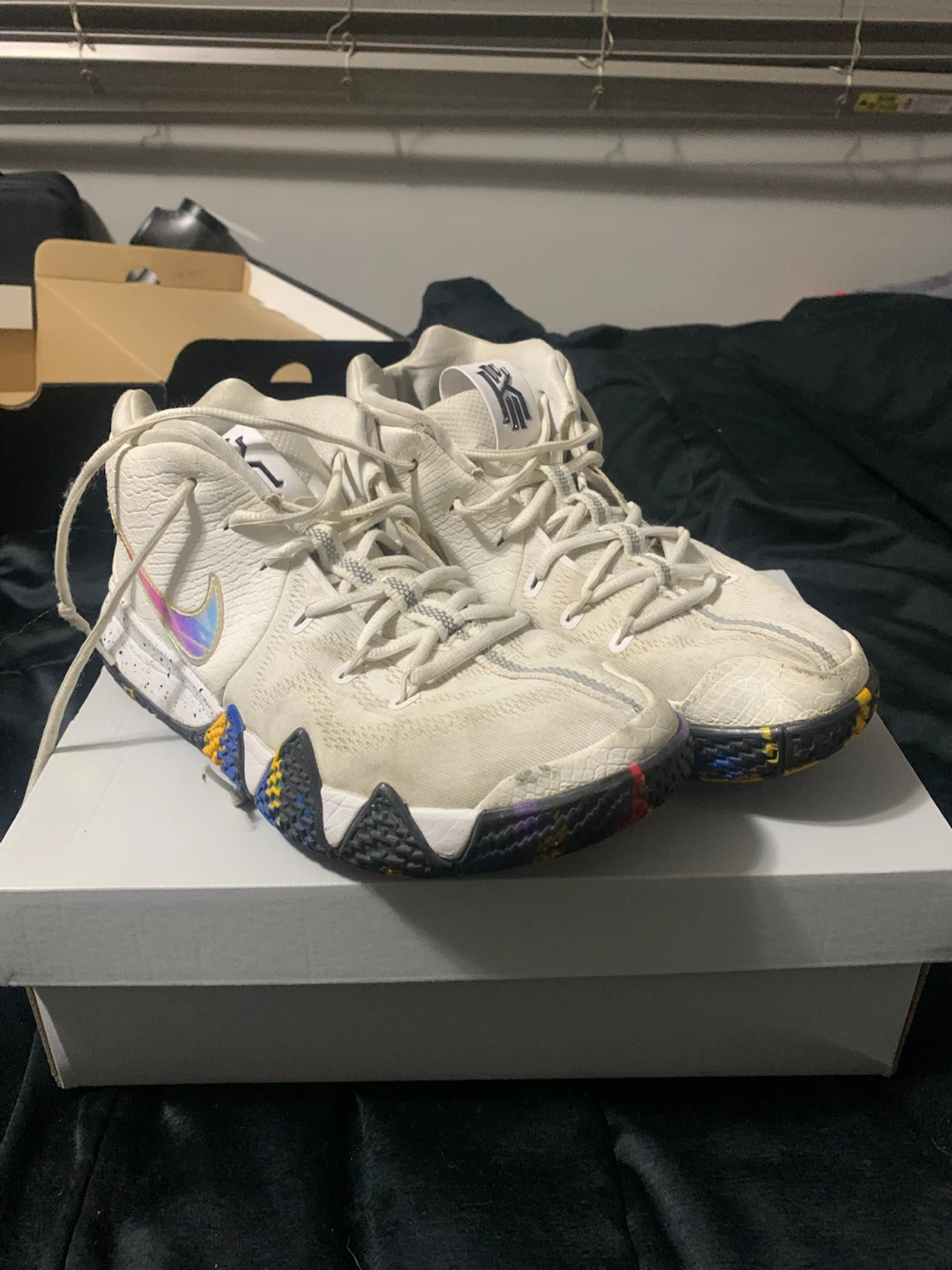 Nike Kyrie 4 White Basketball Shoes