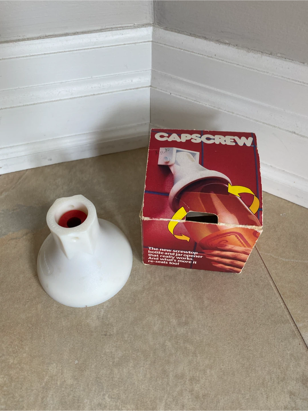 Capscrew Bottle and Jar Opener