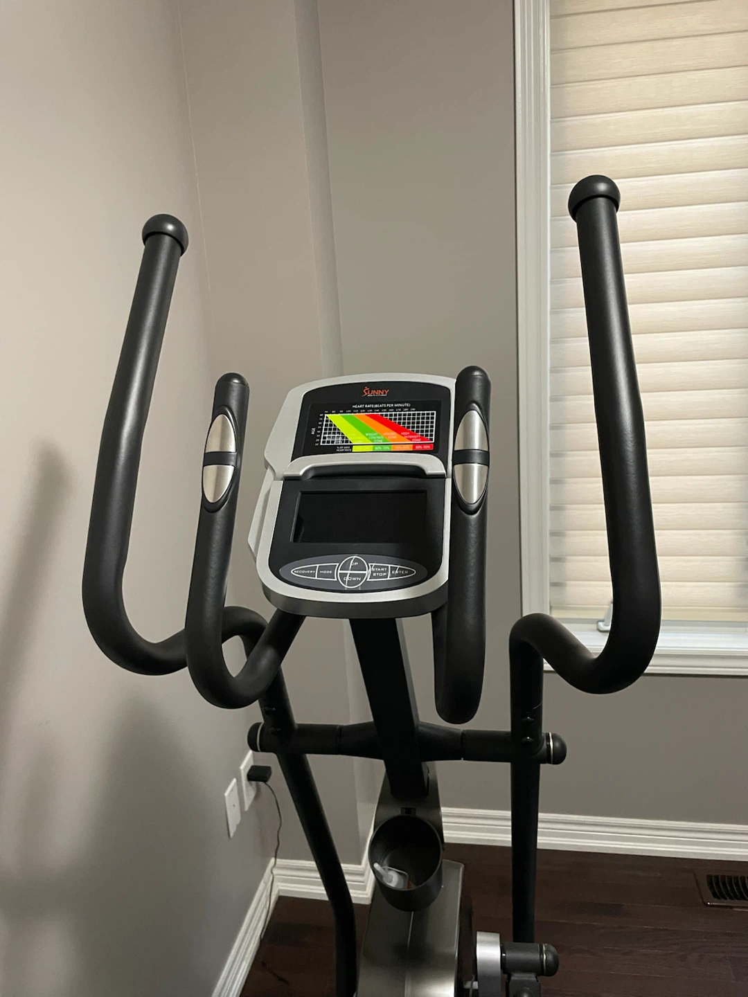 Sunny Health Elliptical in Excellent Condition - photo 3