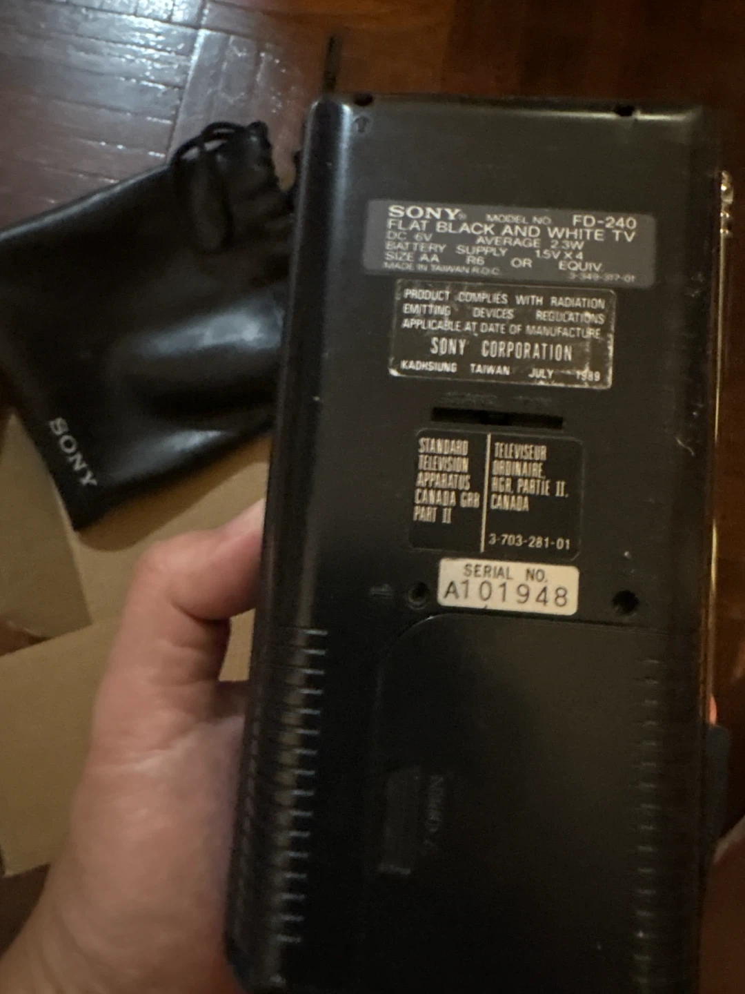 Sony Watchman FD-240 Flat Black and White TV - photo 2