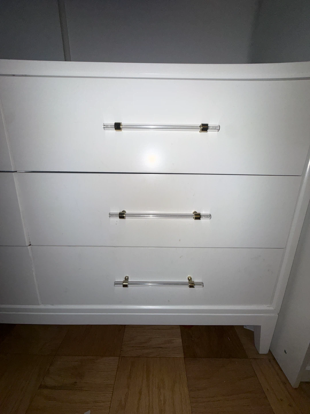 White 6-Drawer Dress with acrylic and gold hardware - photo 3