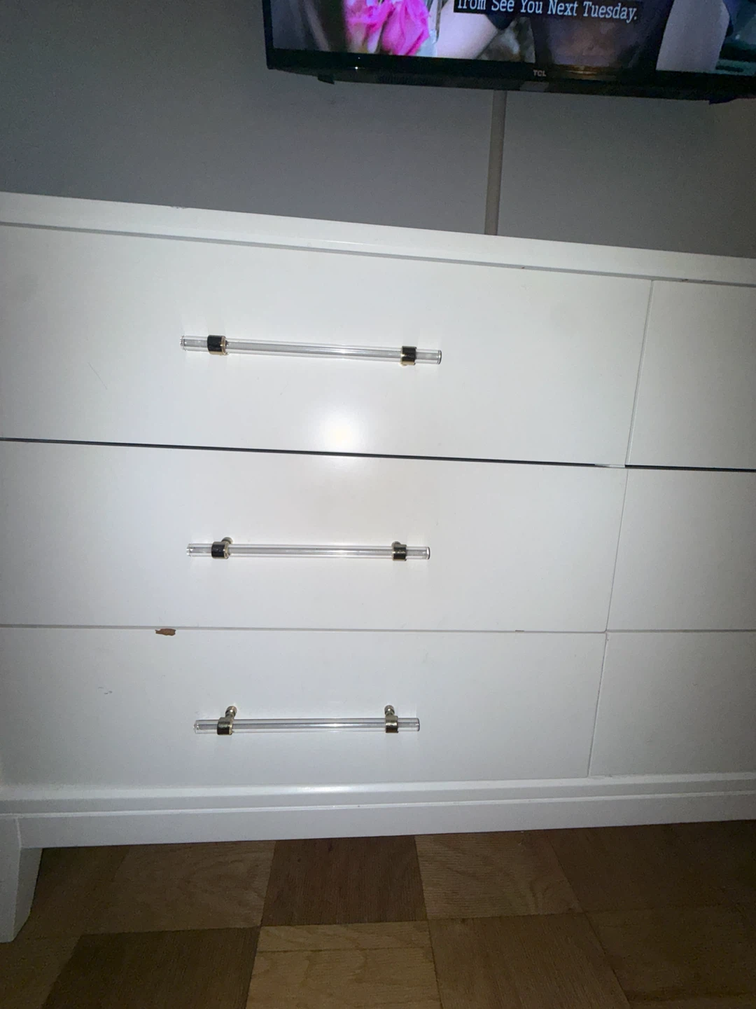 White 6-Drawer Dress with acrylic and gold hardware - photo 4