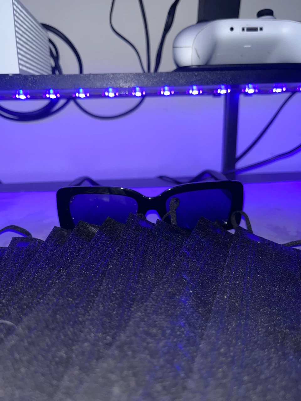 Black Fashion Sunglasses with 20 Disposable Face Masks