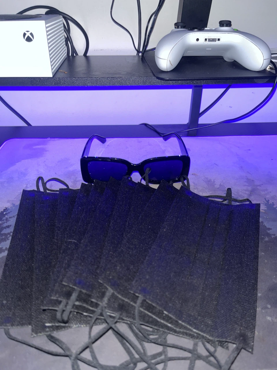 Black Fashion Sunglasses with 20 Disposable Face Masks - photo 2