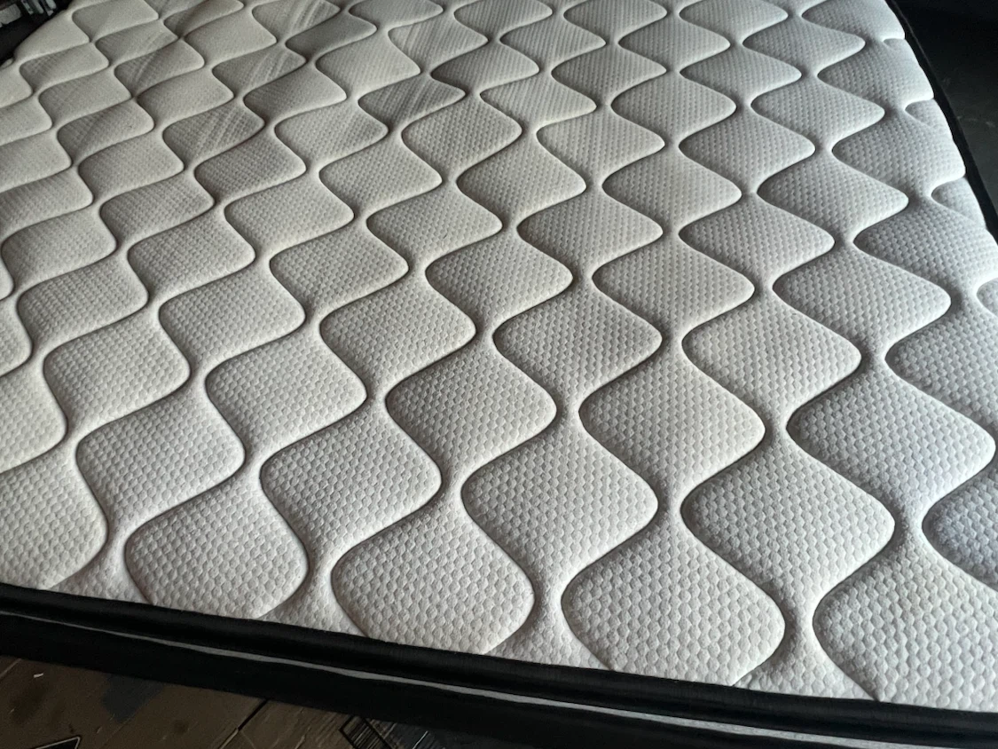 Queen mattress with box spring/free delivery - photo 4