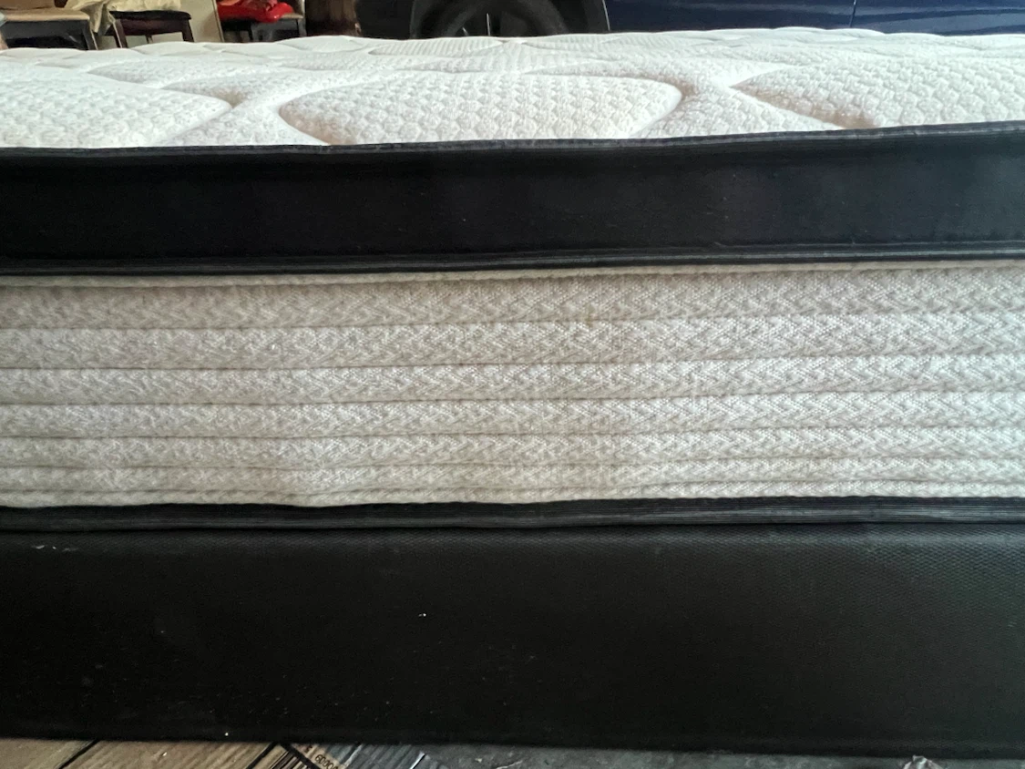 Queen mattress with box spring/free delivery - photo 5