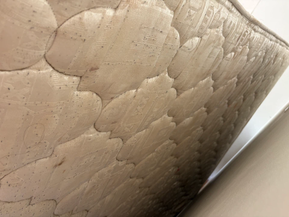 Free queen mattress - photo 2