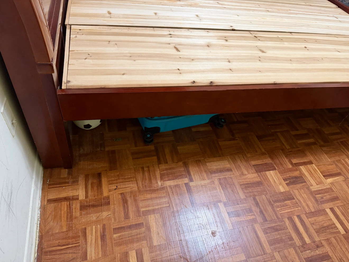 Wooden Queen size Bed Frame - photo 2