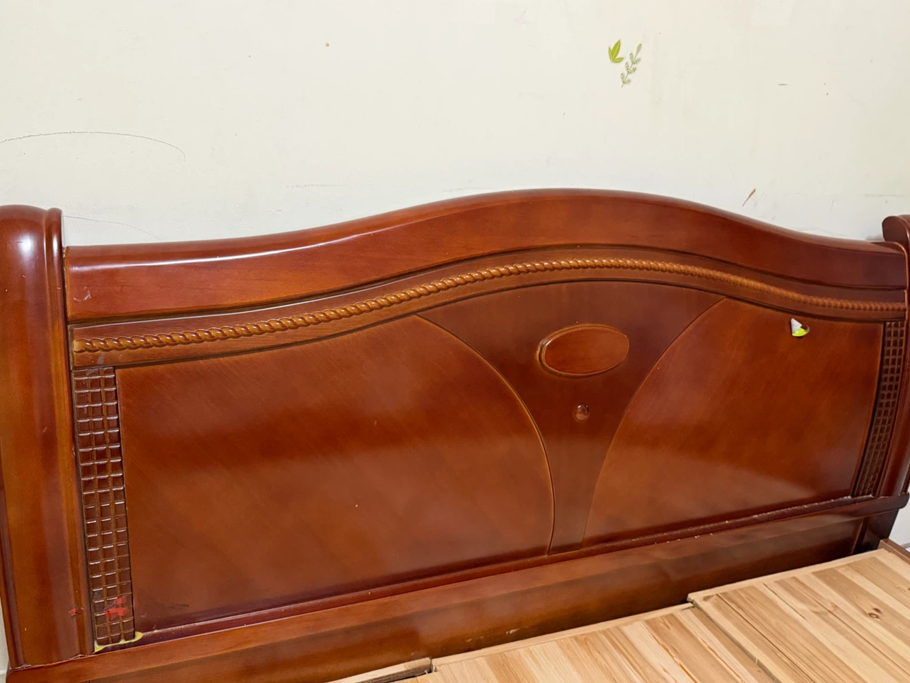 Wooden Queen size Bed Frame - photo 3