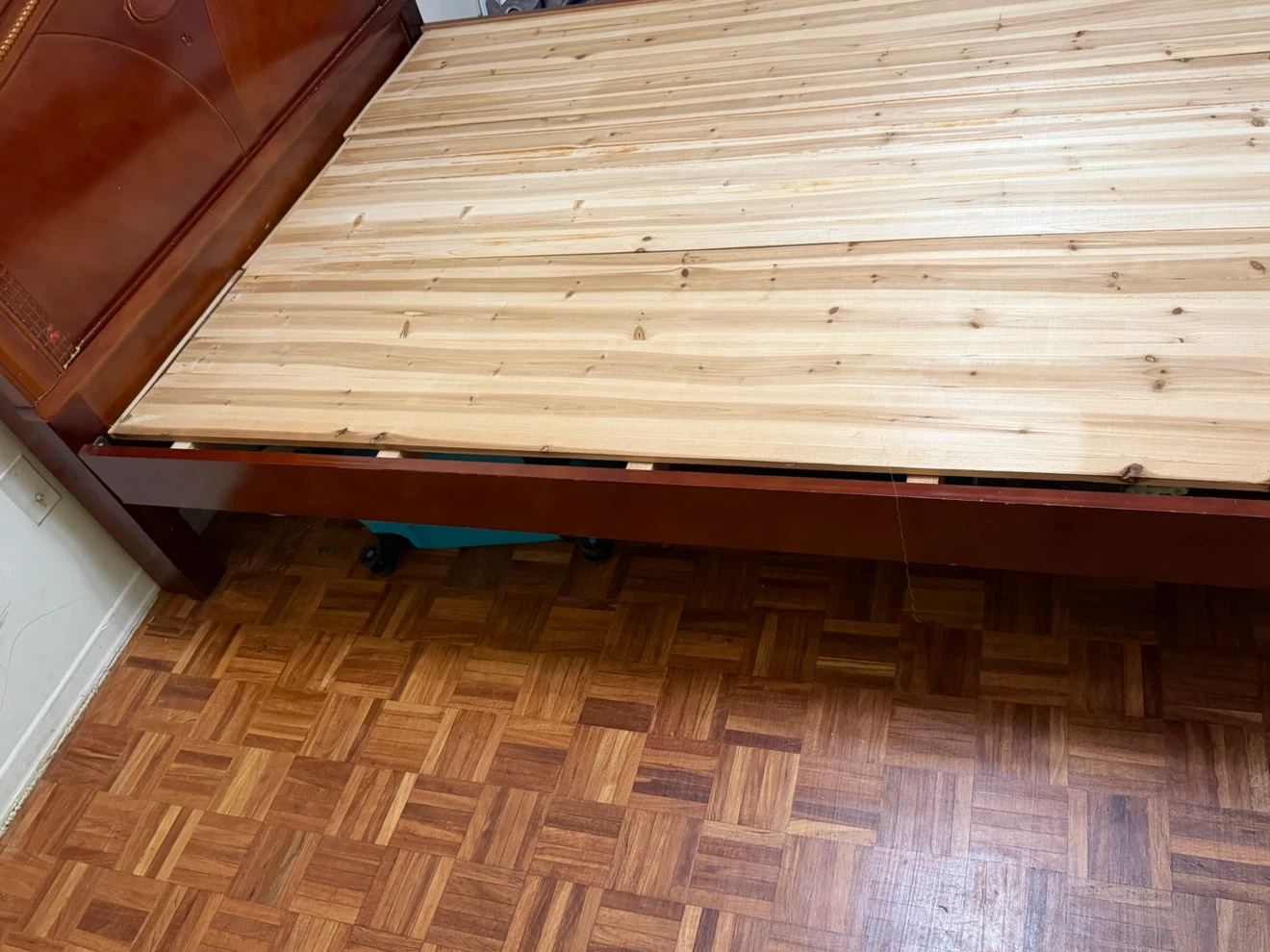 Wooden Queen size Bed Frame - photo 4