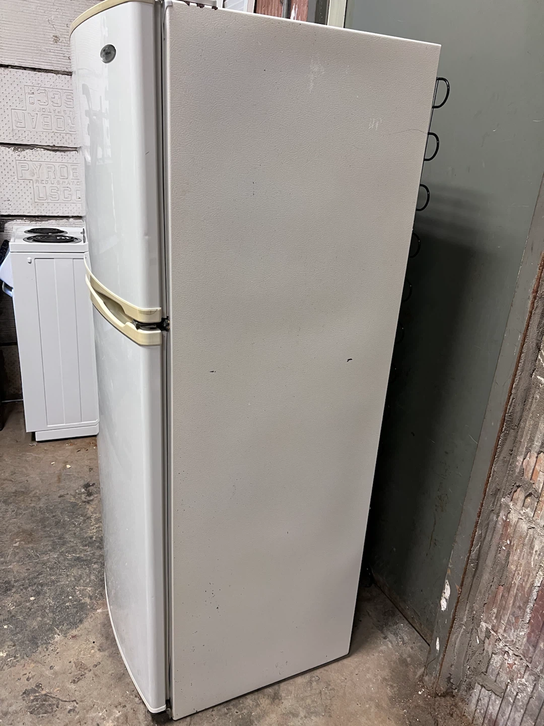 White Whirlpool Refrigerator - photo 5