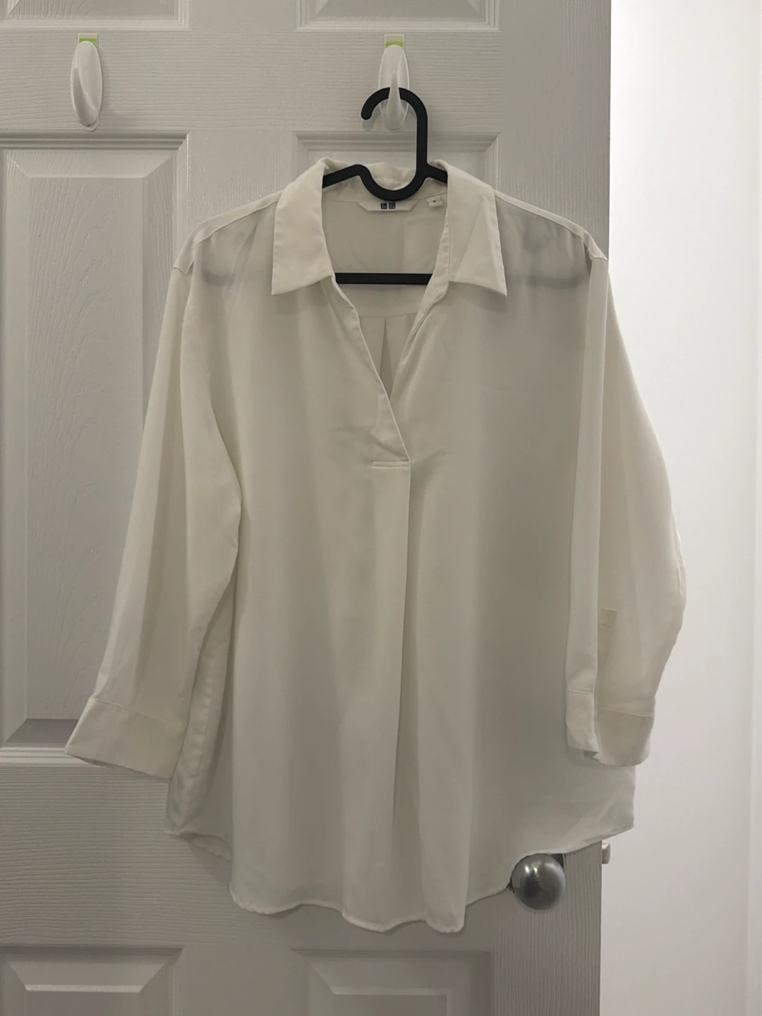 Uniqlo Women's White 3/4 Sleeve Shirt