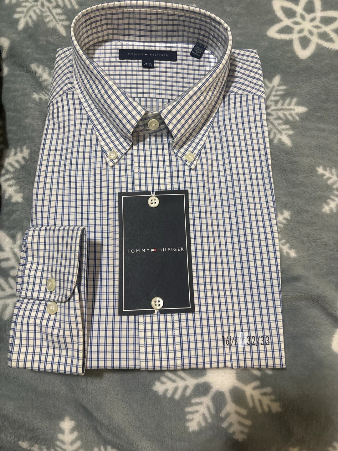 Tommy Hilfiger Men's Dress Shirt -  16.5 32/33