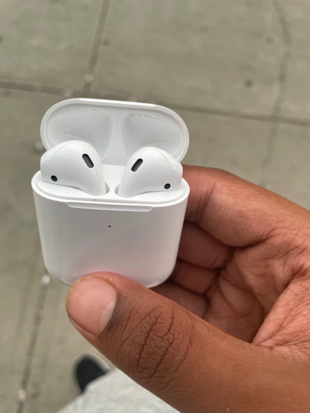 Apple AirPods gen 2 with Charging Case