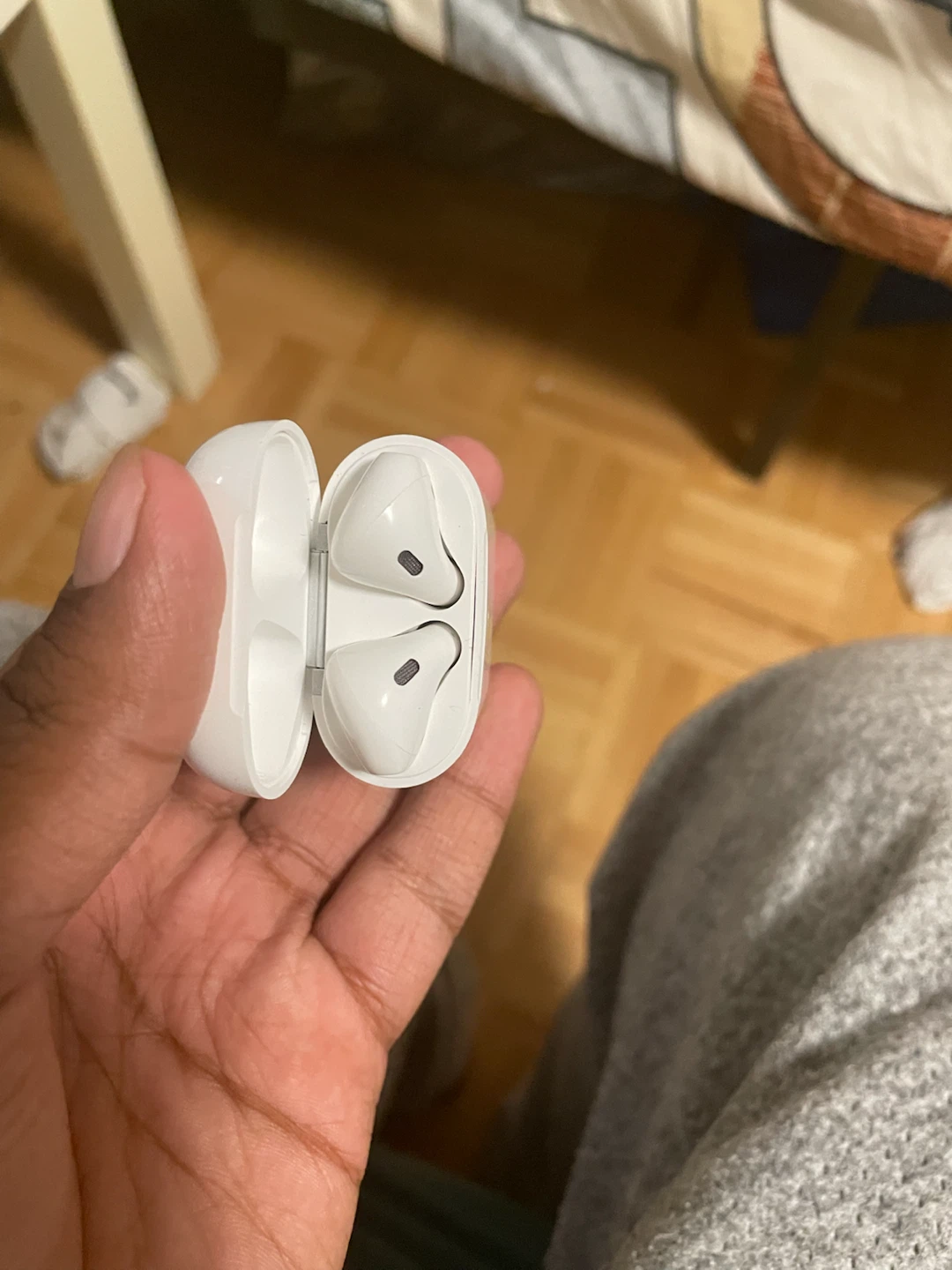 Apple AirPods gen 2 with Charging Case - photo 3