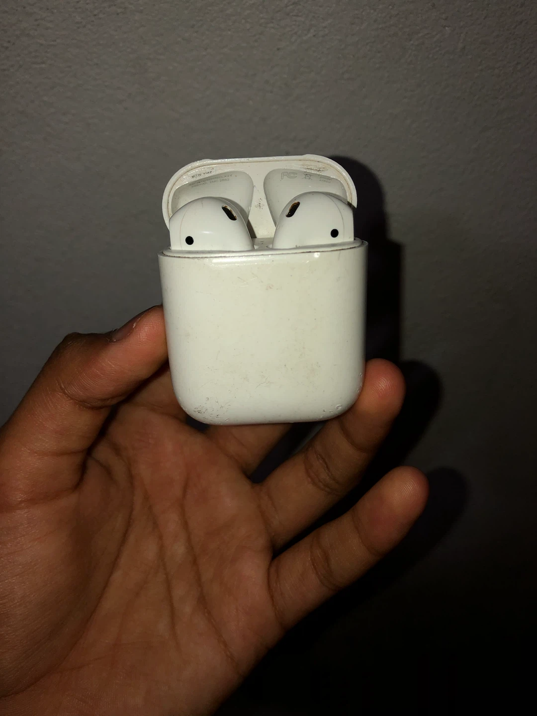 Apple AirPods (2nd Generation) Charging Case