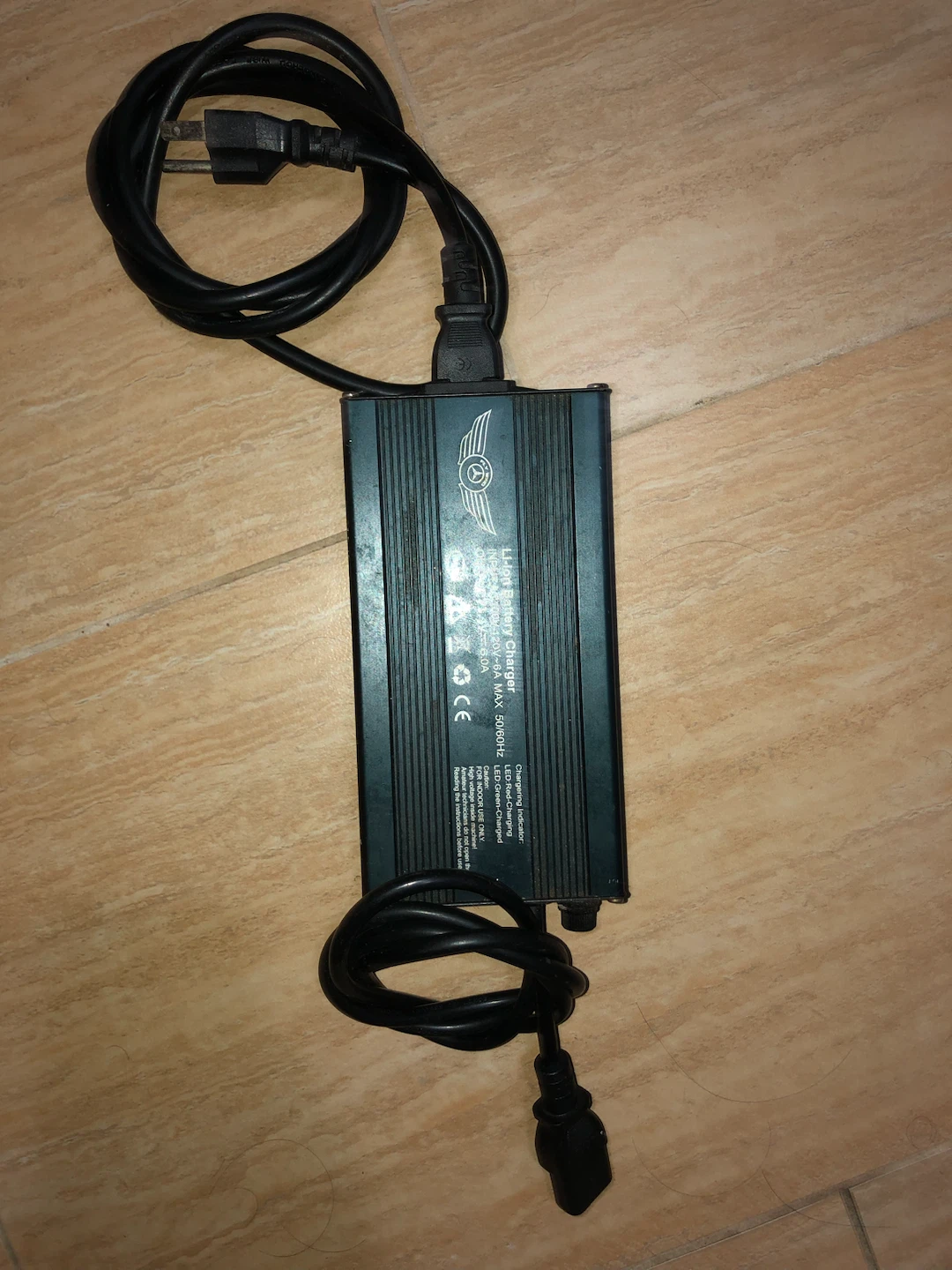 Li-ion Battery Charger - photo 2