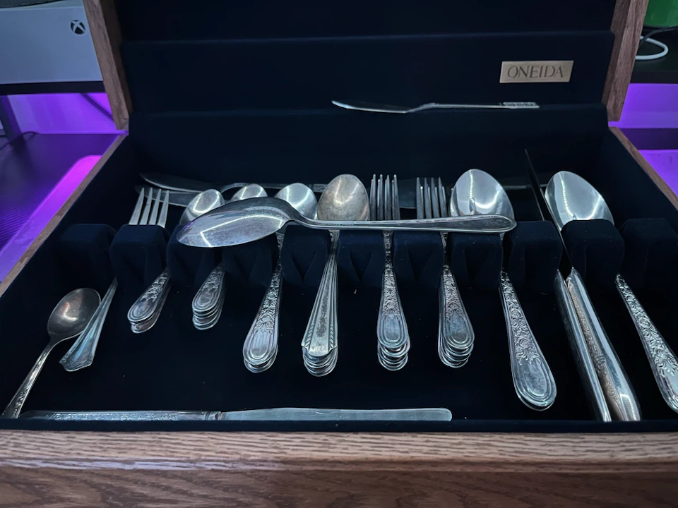 ONEIDA Silverware Set in Wood Case - photo 4