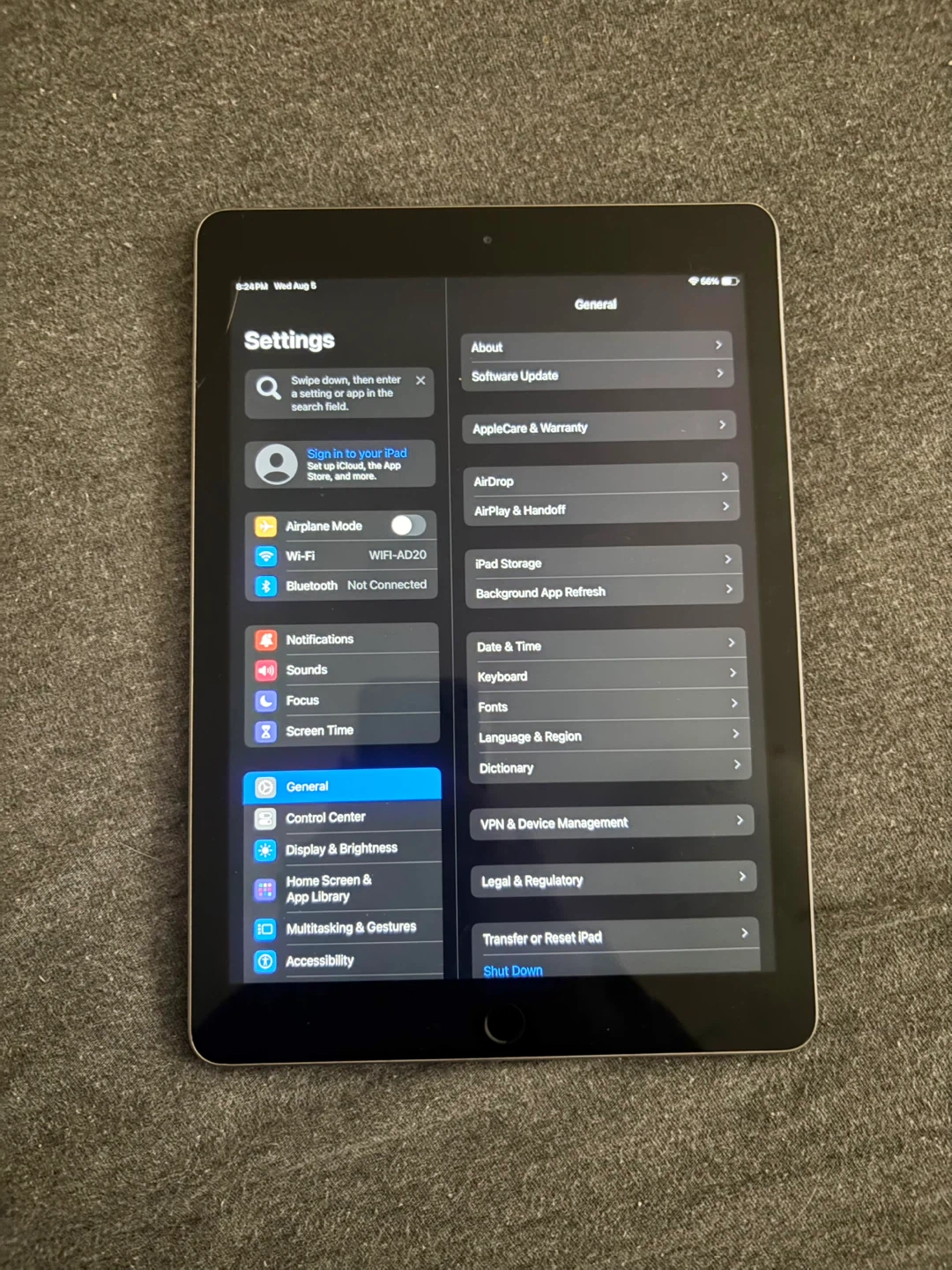 Apple iPad - photo 2