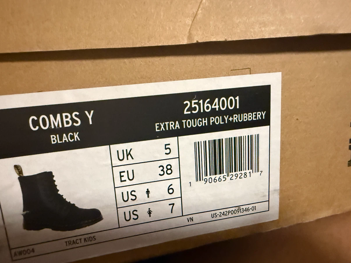Dr. Martens Combs Y Black Boots