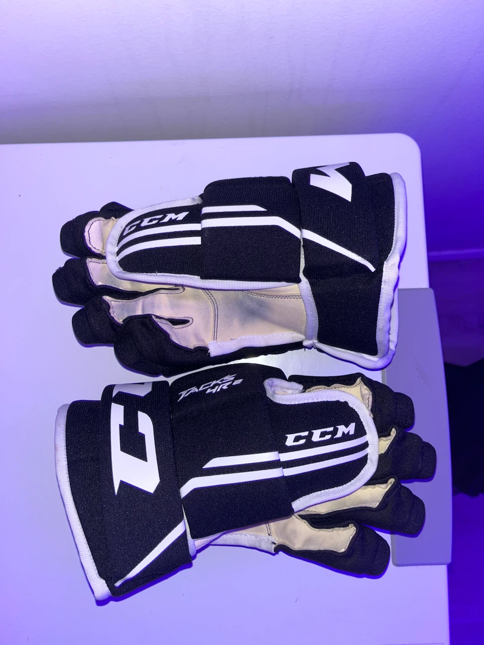 CCM Hockey Gloves - photo 2