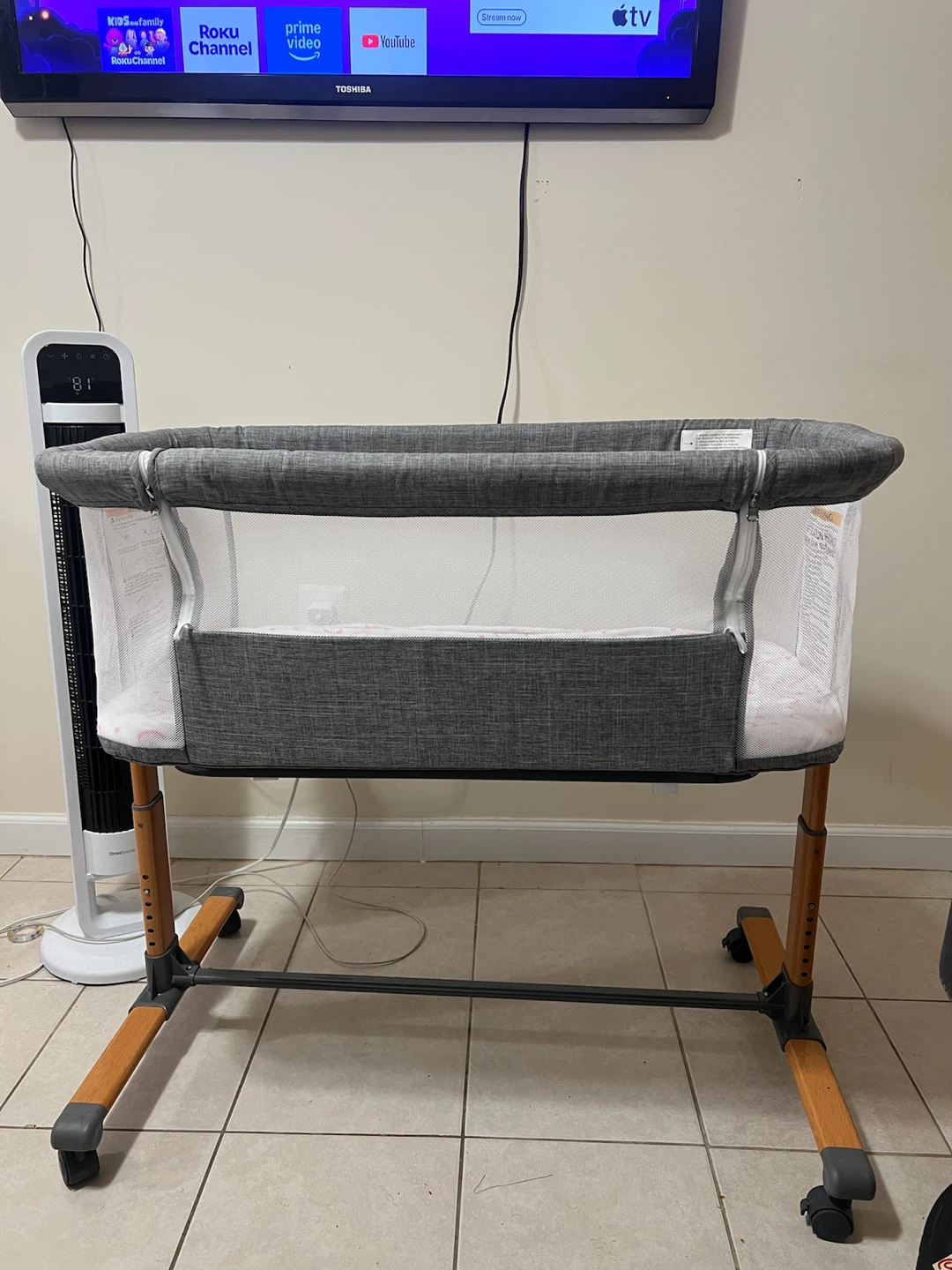 Grey Bassinet with Mesh Sides - photo 2