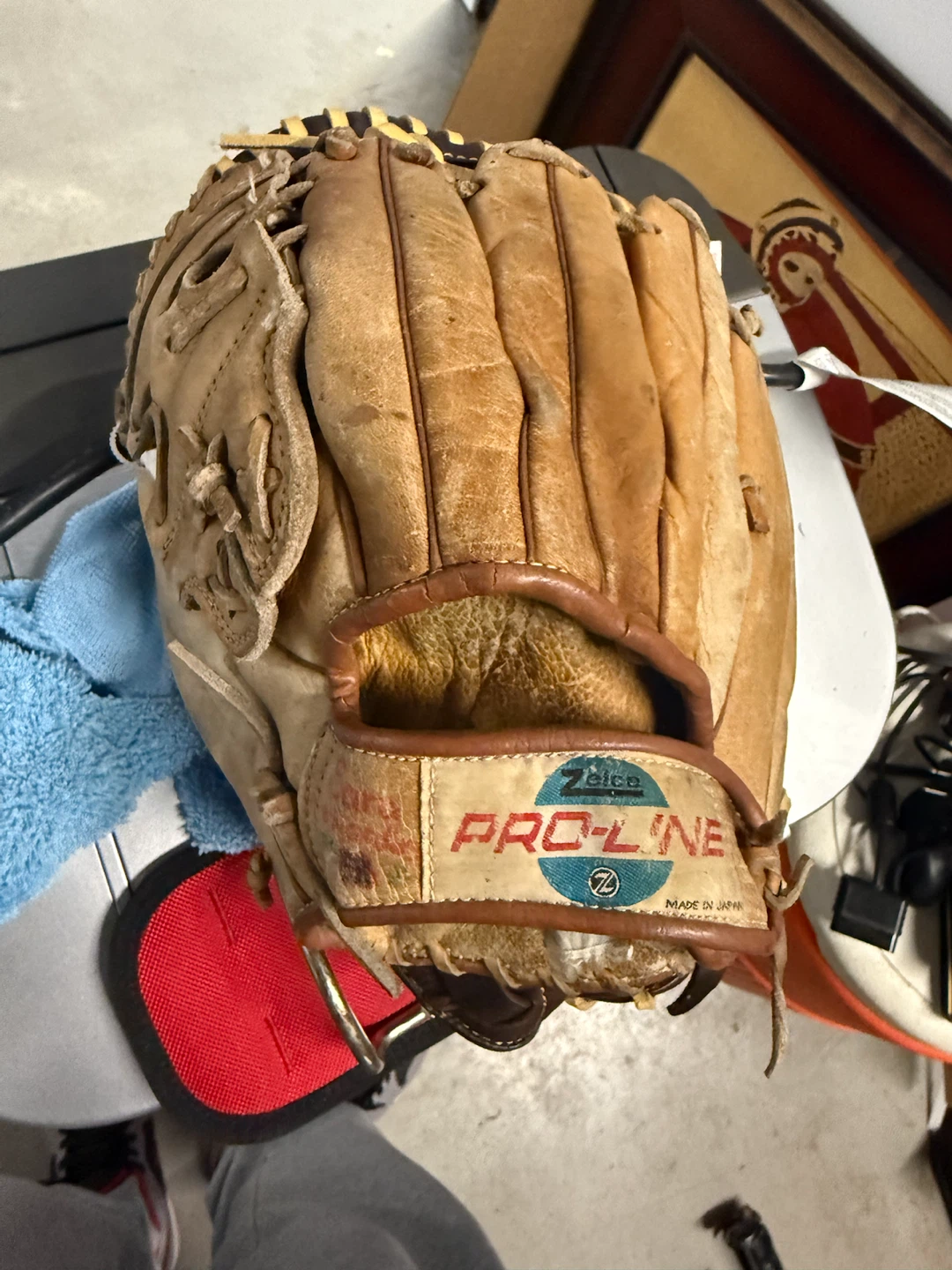 Pro-Line Baseball Glove and Wilson Bat Set - photo 5