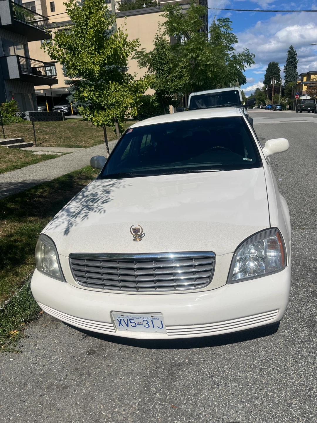 White Cadillac DeVille Sedan - photo 2