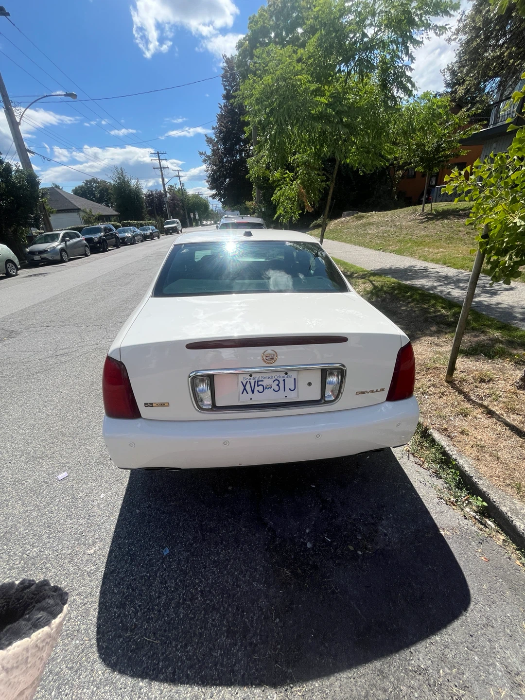 White Cadillac DeVille Sedan - photo 3