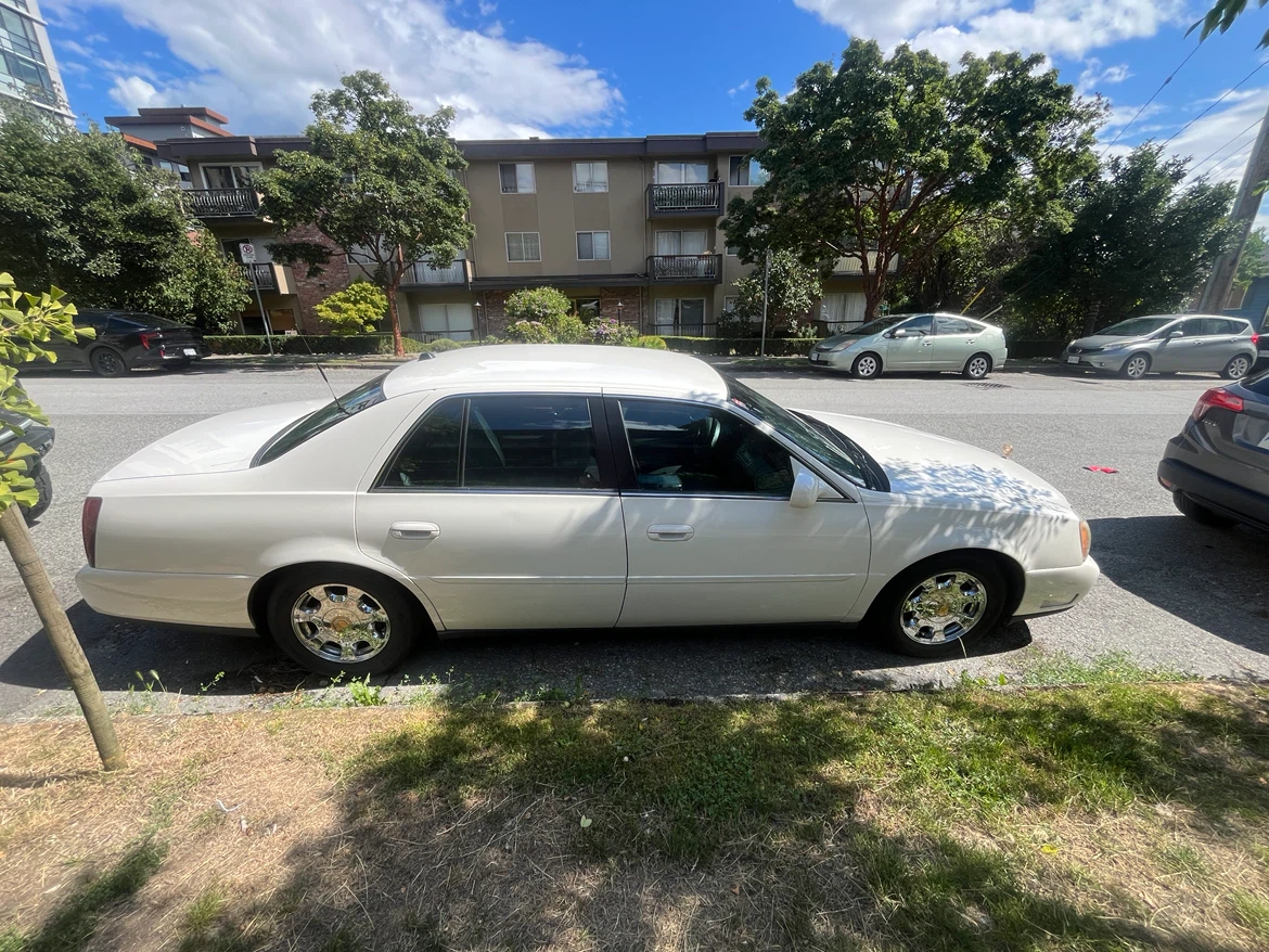 White Cadillac DeVille Sedan - photo 4