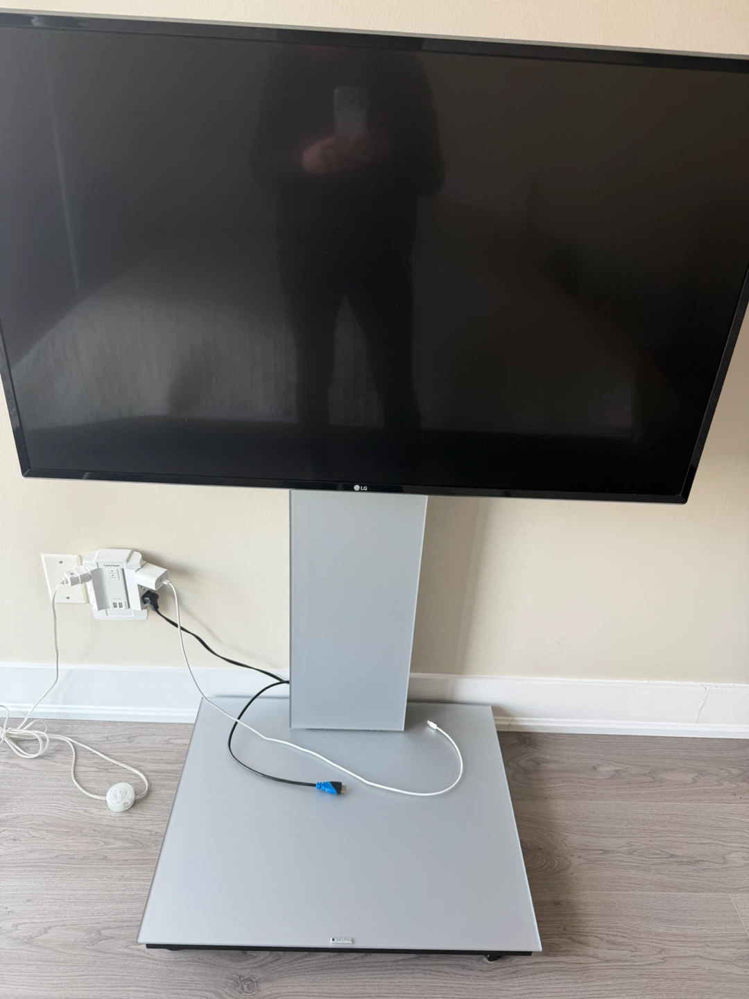 LG 4K UHD Smart TV (Model 43UK63) - Perfect for Condo/Dorm!