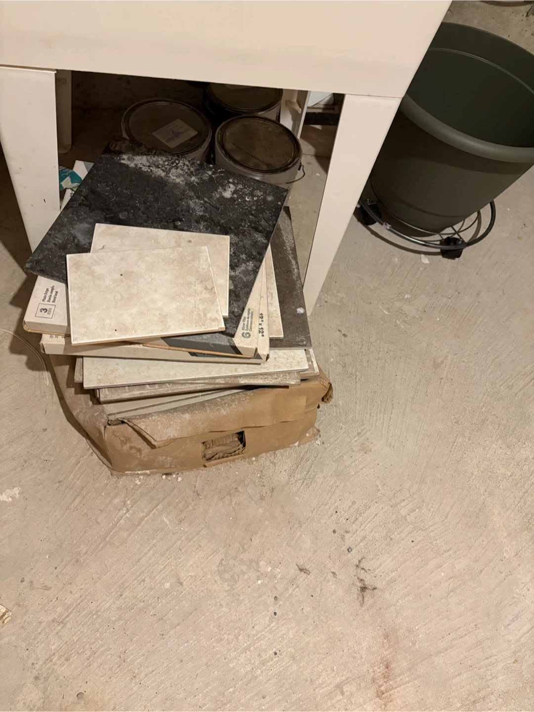 Grey and cream granite and tiles - photo 2