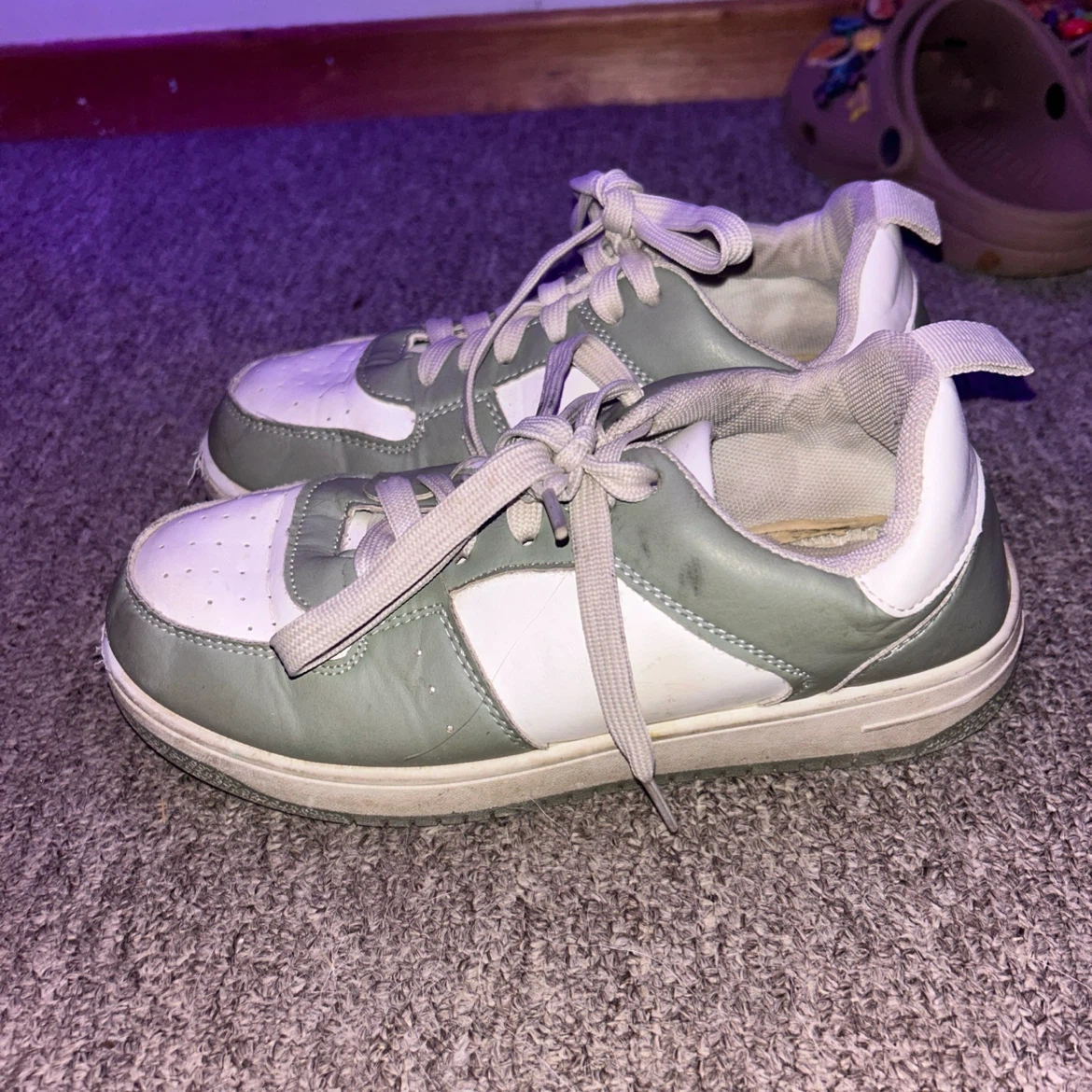 Ardene Women's Sneakers Size 6 - photo 2