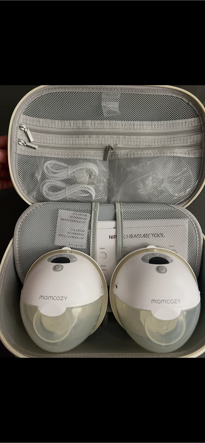 Momcozy M5 Wearable Breast Pump (Double) – Excellent Condition