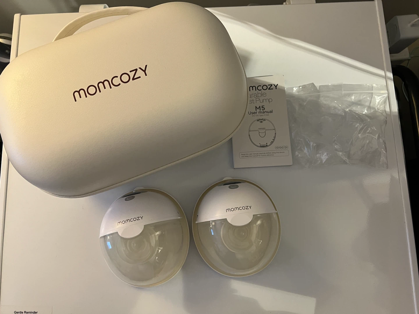 Momcozy M5 Wearable Breast Pump (Double) – Excellent Condition - photo 2