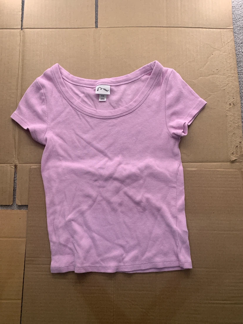 pink ribbed top