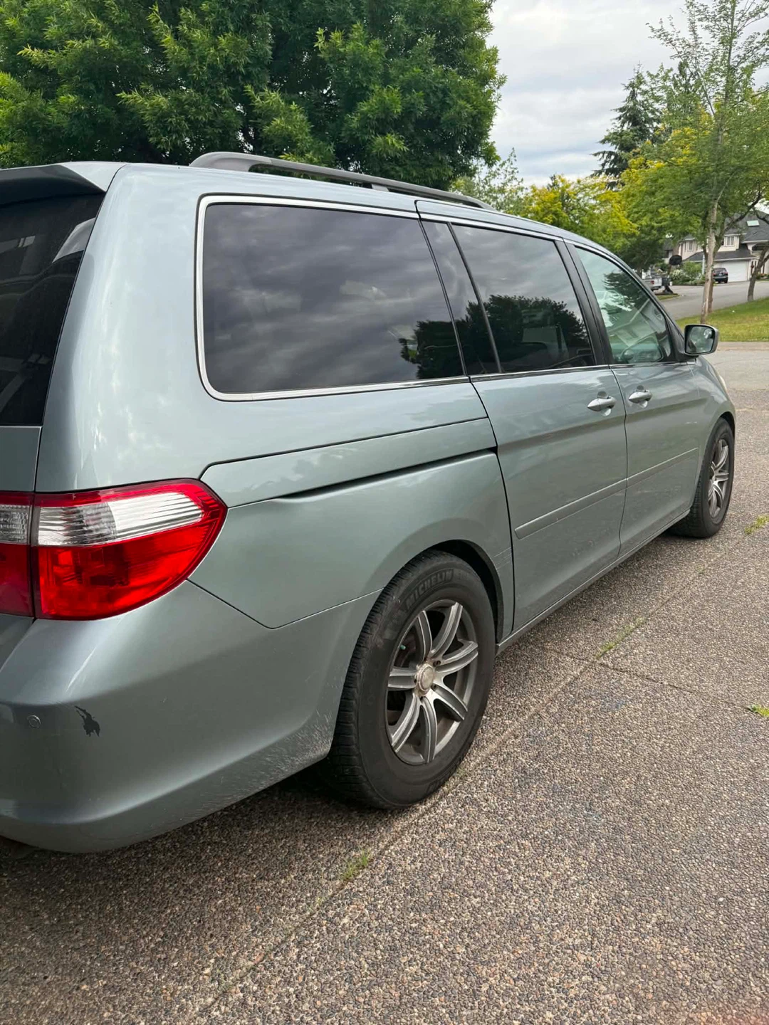 Honda Odyssey Touring Minivan 2010 - photo 2