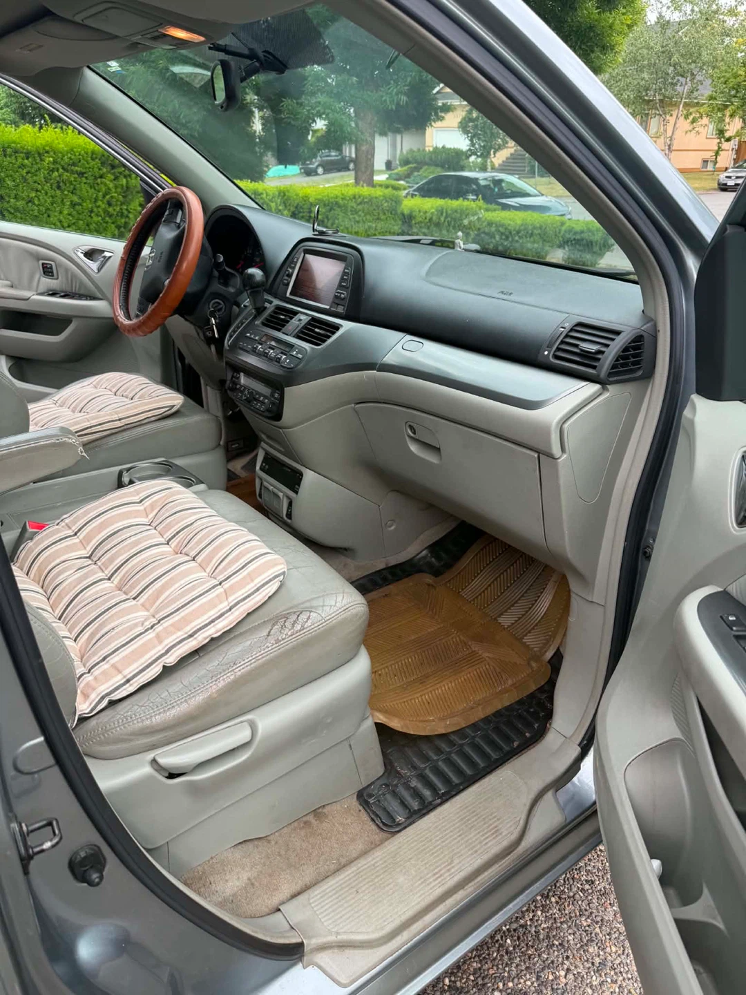 Honda Odyssey Touring Minivan 2010 - photo 4