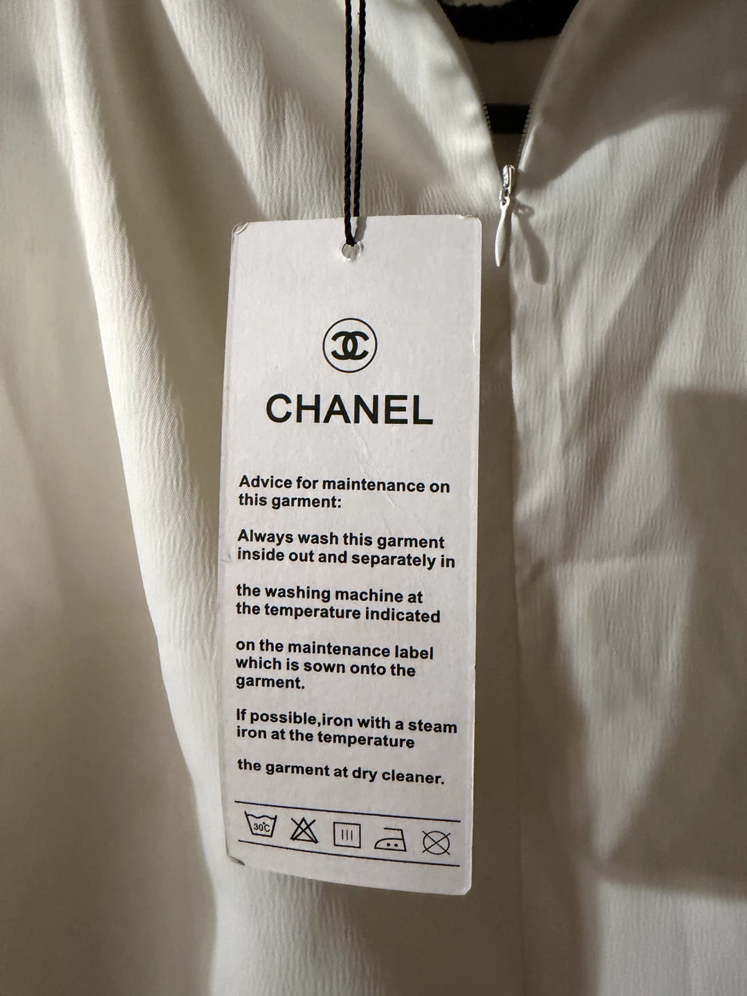 CHANEL White and Black Sleeveless Dress - photo 3