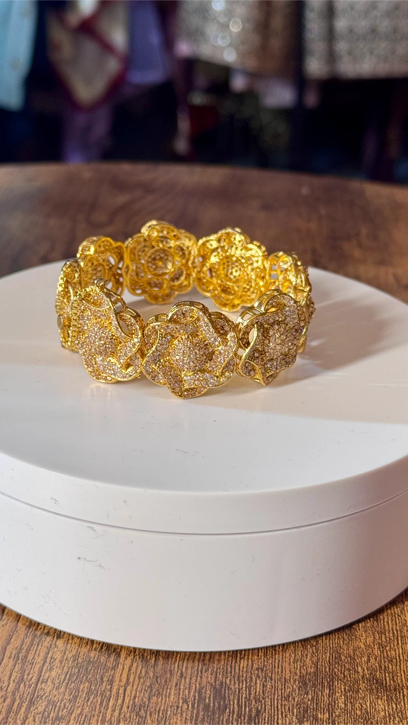 Gold Rose openable Bracelet - photo 4