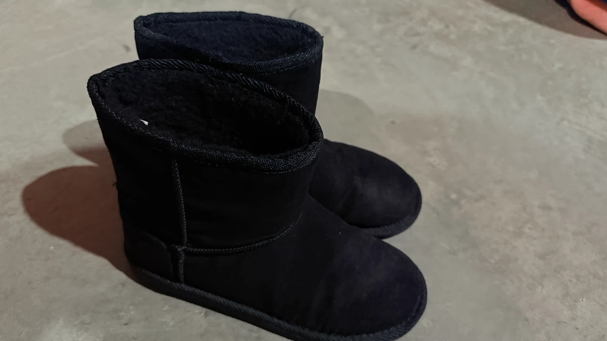 Black Sheepskin Lined Boots