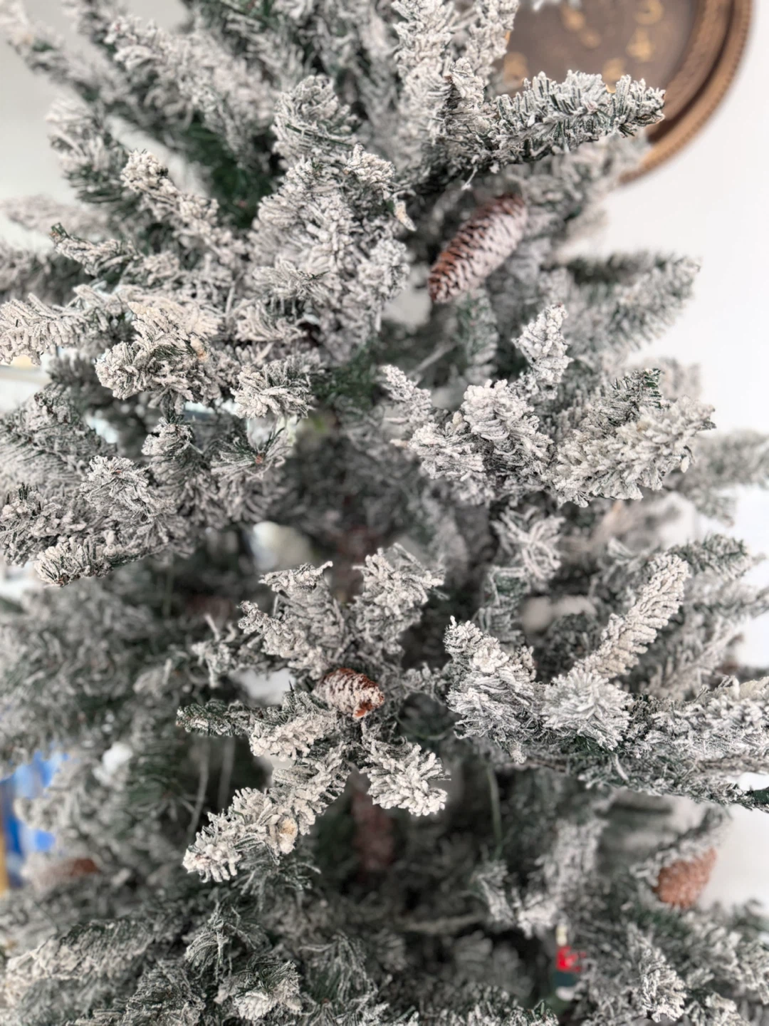7.5 Feet Flocked Christmas Tree - photo 2
